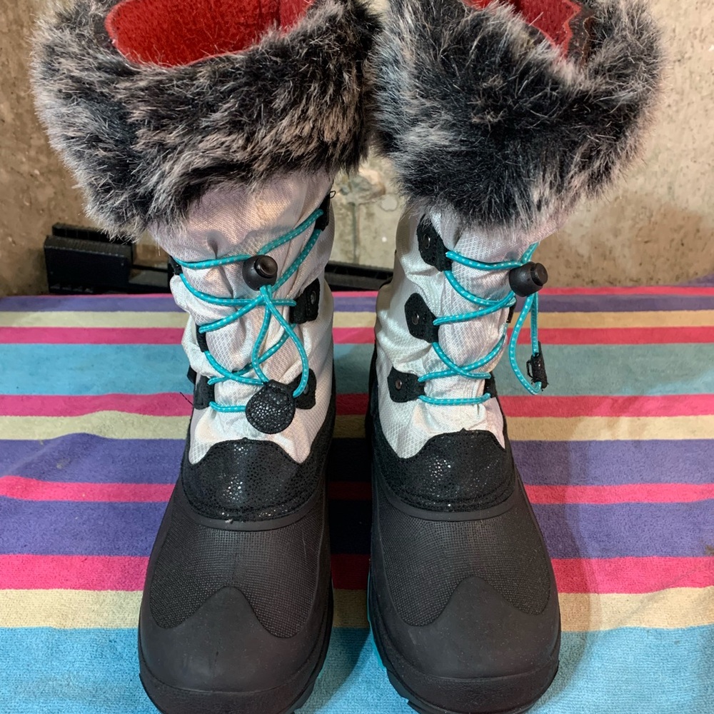 Women’s size 7 Kamik winter boots . Mid calf